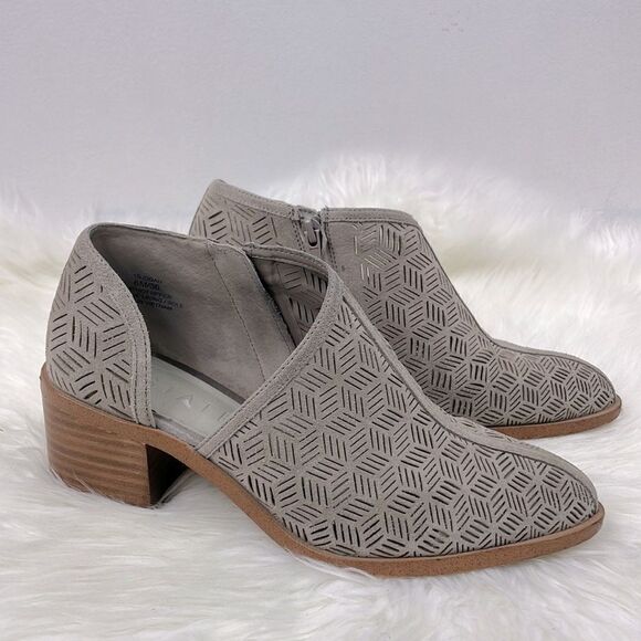 1. State | Tan pointy toe suede booties 6.0 cutout detail,zipper closure. - Picture 2 of 8